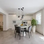 Luxury Anna Apartment