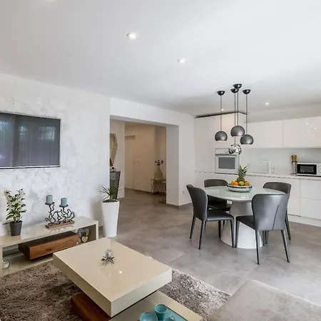 Luxury Anna سبليت