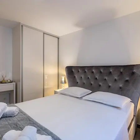 Luxury Anna شقة *